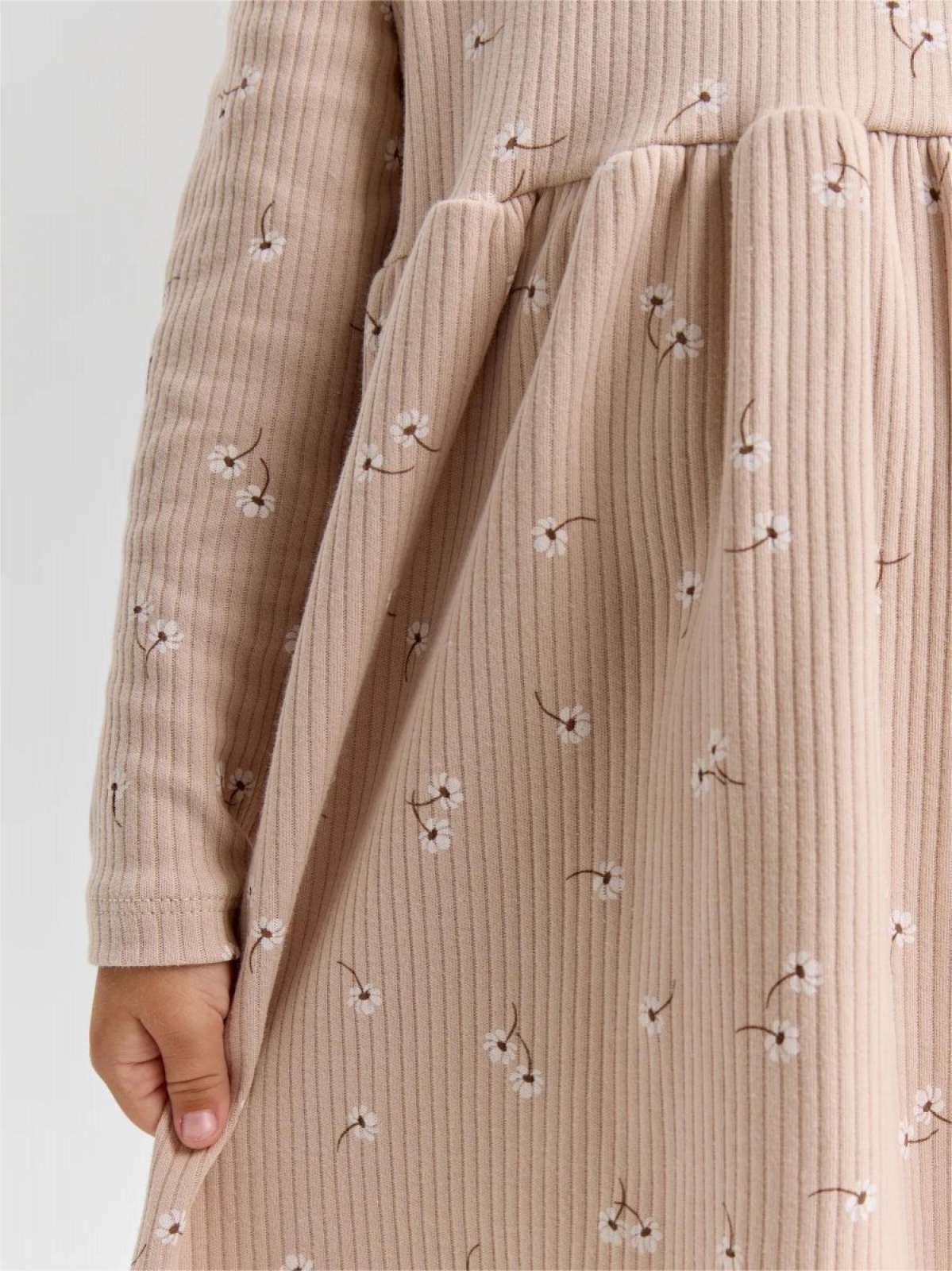 Платье хлопковое с длинным рукавом в садик 