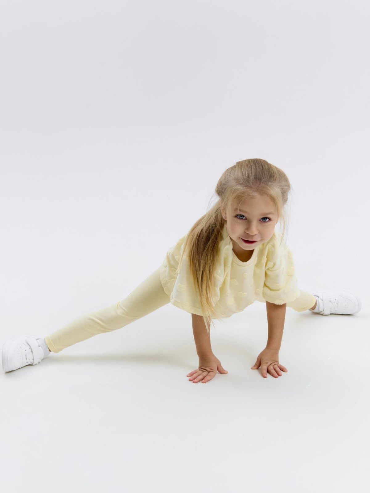 Костюм для девочки в садик футболка и леггинсы